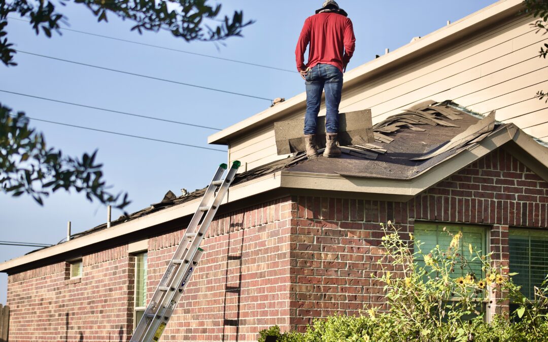 Roofing contractor on home